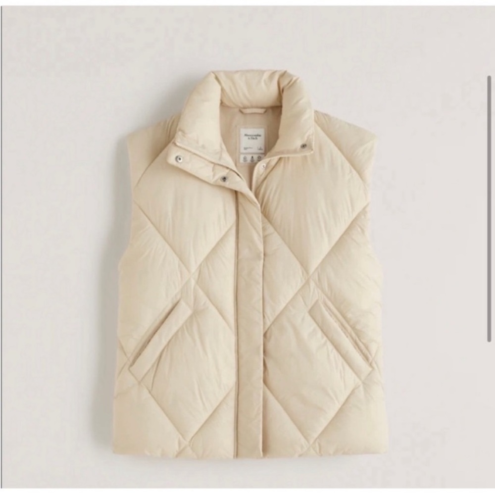 A&F Oversized Vegan Leather Quilted Vest - Picture 2 of 7